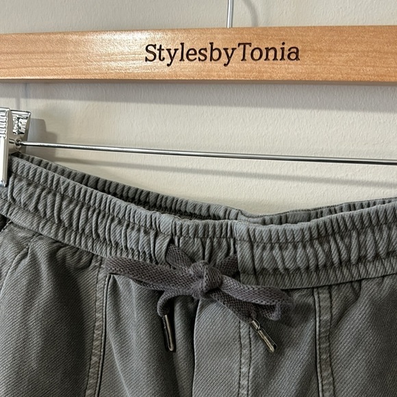 ATHLETA Farallon Cargo Pant Crop Cypress Green Organic Cotton Pull On Sz 6 - Picture 7 of 16